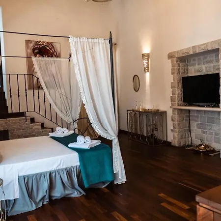 Palazzo Santa Maria Del Buon Consiglio - 1 *