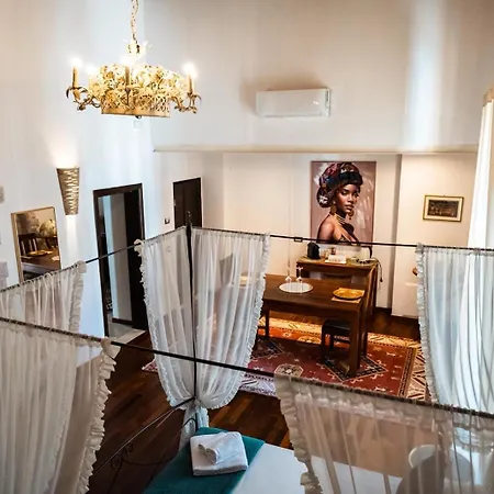 Palazzo Santa Maria Del Buon Consiglio - 1 Apartment Bari