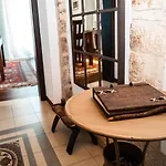 Palazzo Santa Maria Del Buon Consiglio - 1 Apartment *