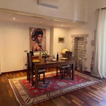 Palazzo Santa Maria Del Buon Consiglio - 1 Apartamento *