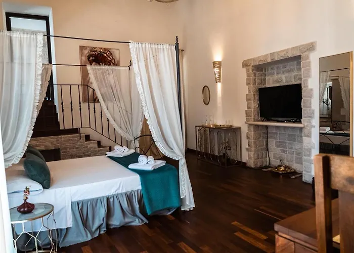 Palazzo Santa Maria Del Buon Consiglio - 1 *