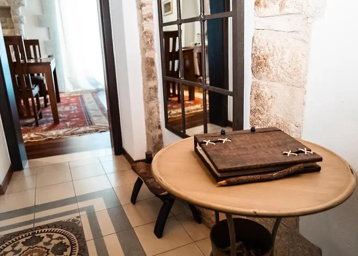 Palazzo Santa Maria Del Buon Consiglio - 1 Apartamento *